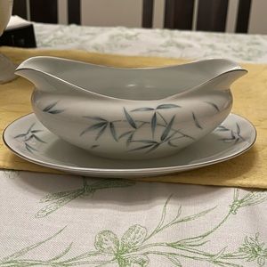 Vintage 1964s Sone Gravy Boat and Attached Underplate NWOT